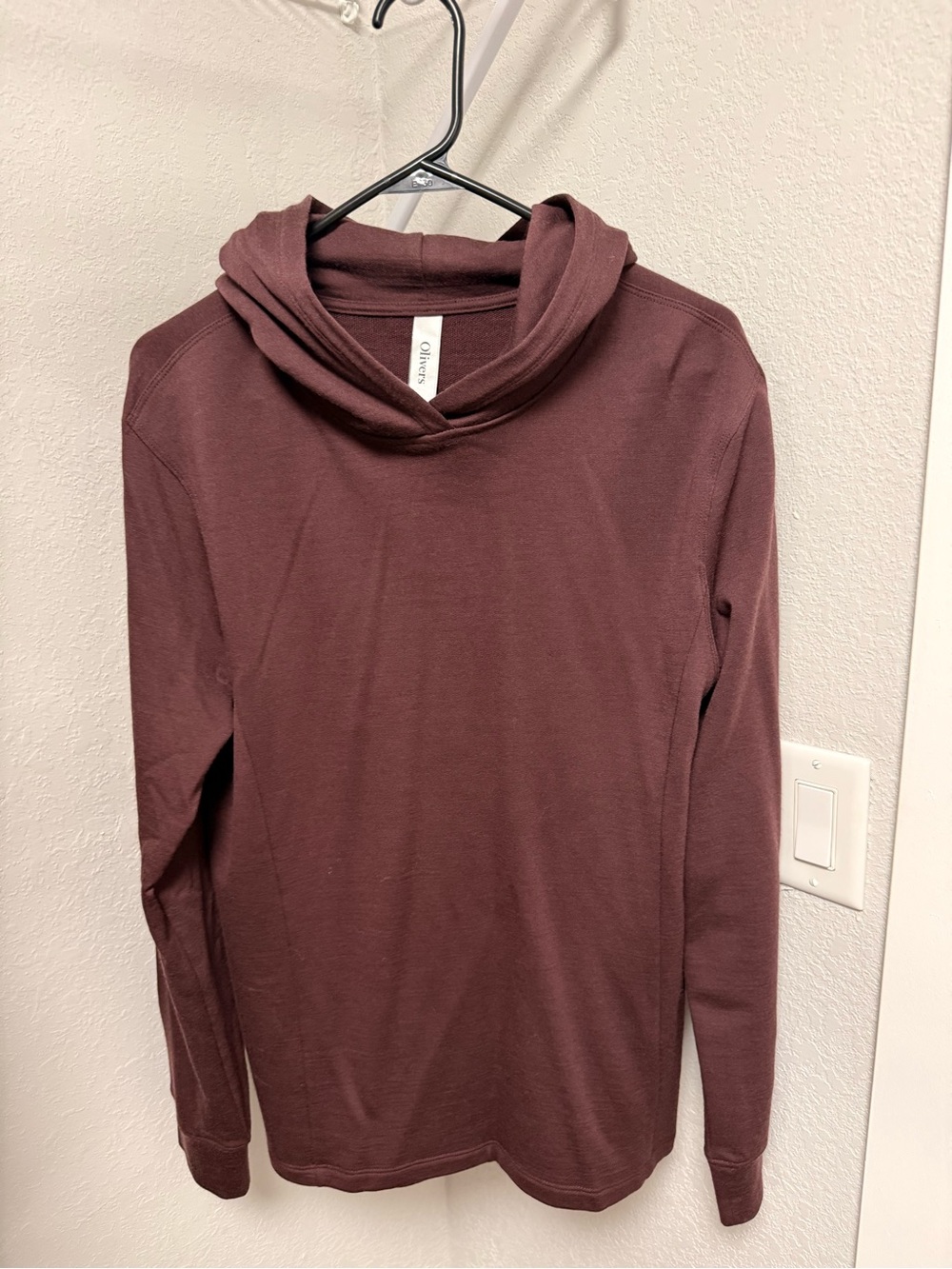 Olivers Men's Long-Sleeve Hooded Pullover in Burgundy